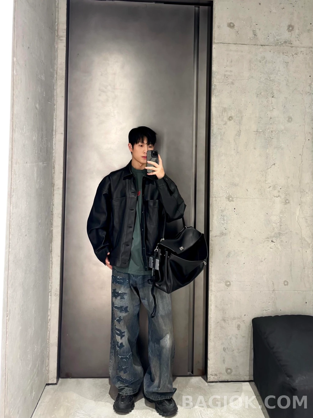 발렌시아가 발렌시아가 슬리브 로고 레더 재킷 상세 이미지