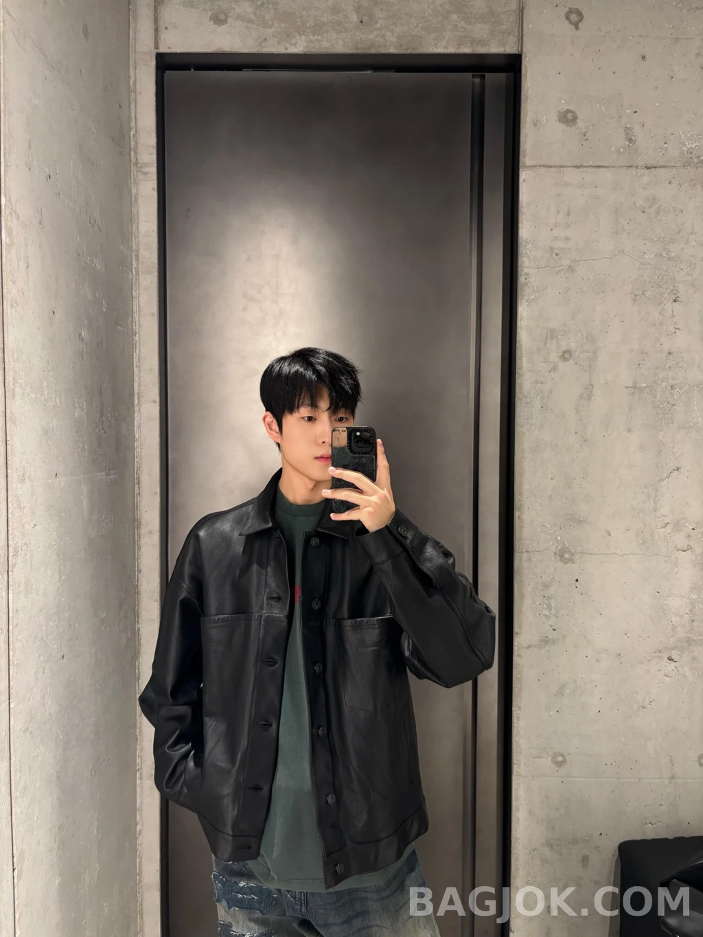 발렌시아가 발렌시아가 슬리브 로고 레더 재킷 상세 이미지