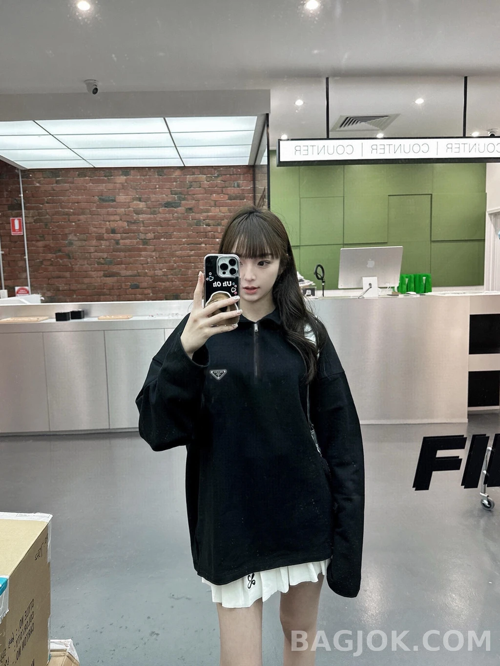 프라다 프라다 트라이앵글 폴로 상세 이미지