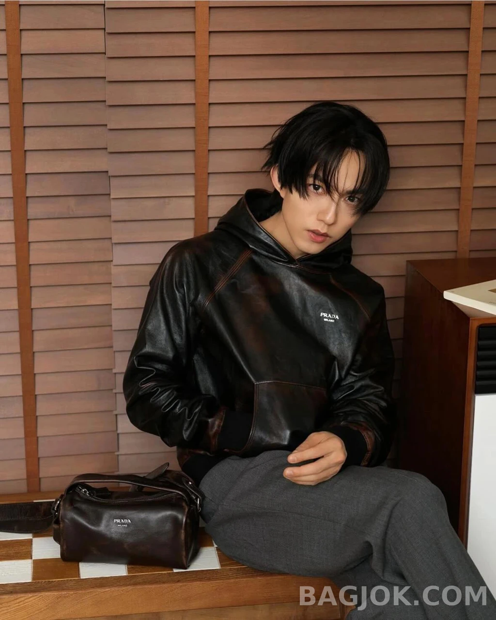 프라다 프라다 레드 후드티 상세 이미지