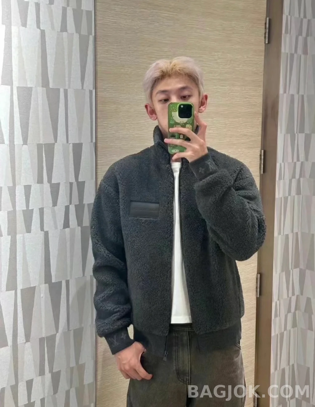 루이비통 루이비통 셰르파 집업 상세 이미지