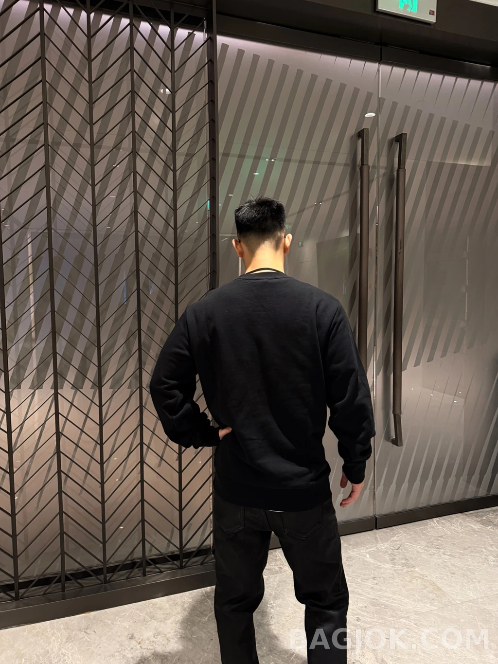 몽클레어 몽클레어 로고포켓 맨투맨 상세 이미지