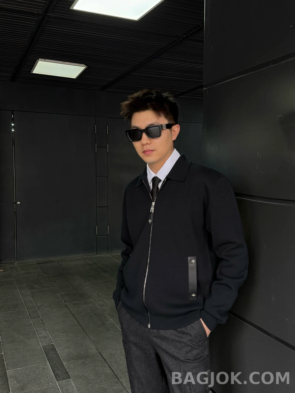 루이비통 루이비통 레더포켓 니트 집업 상세 이미지