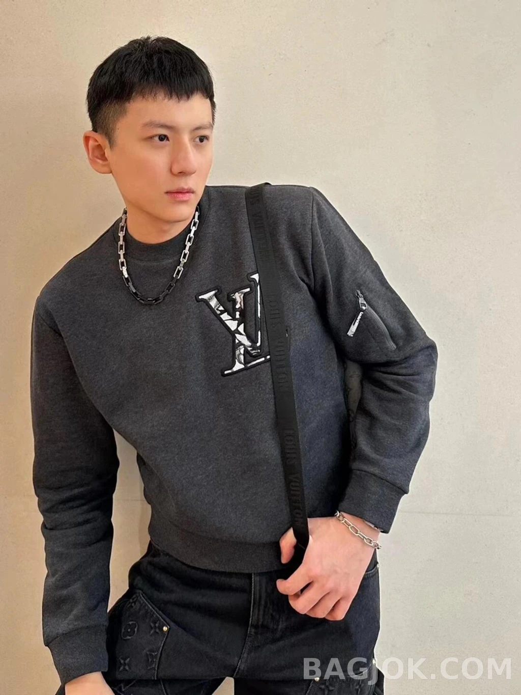 루이비통 루이비통 빅로고 맨투맨 상세 이미지