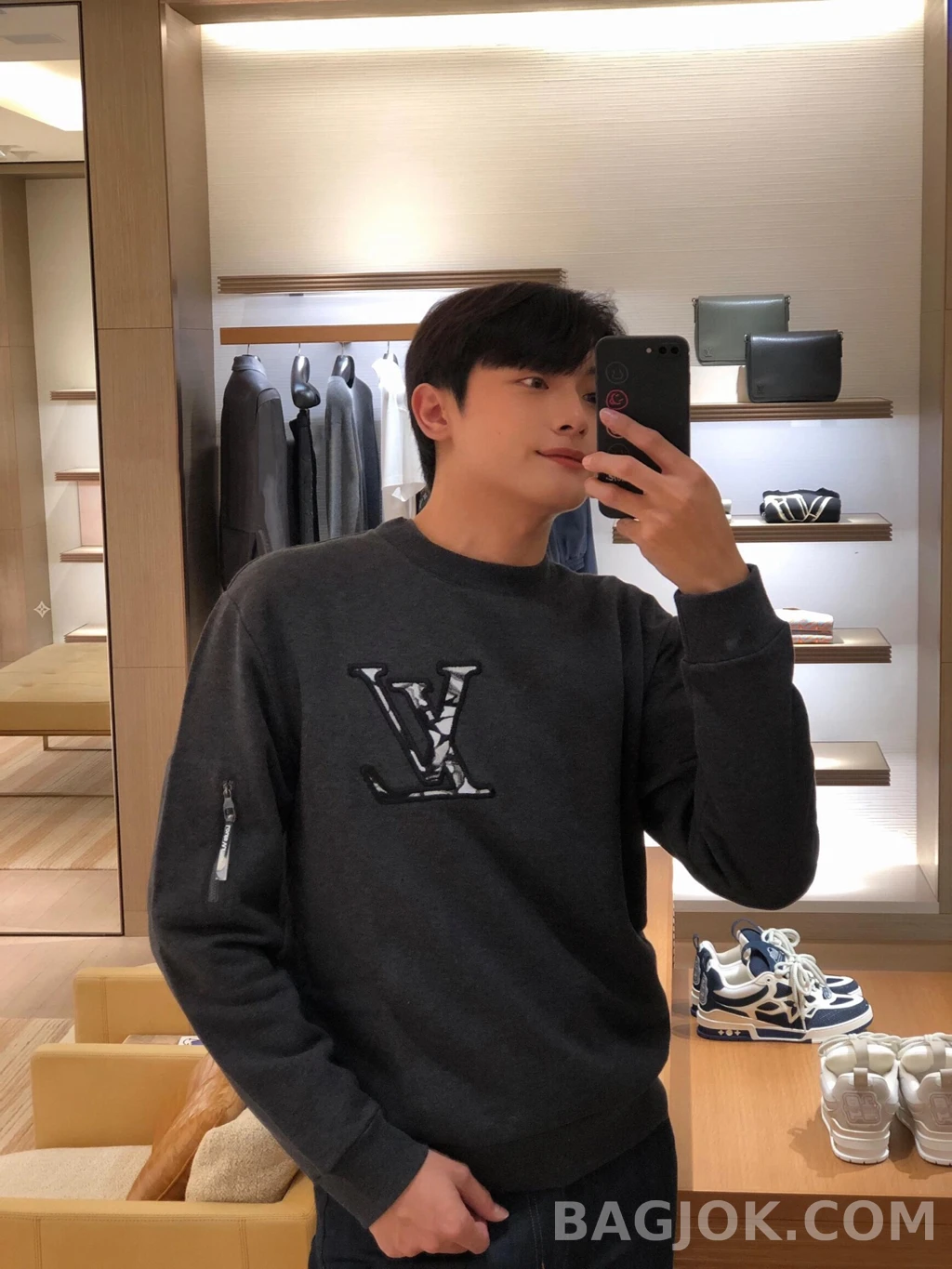 루이비통 루이비통 빅로고 맨투맨 상세 이미지