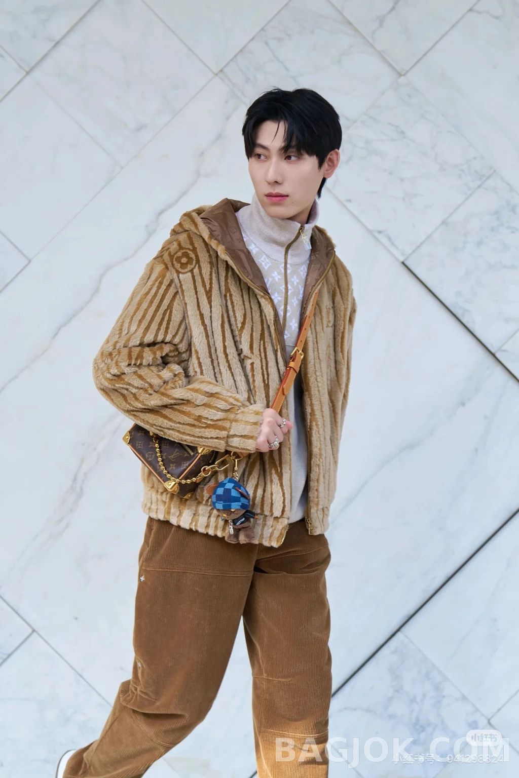 루이비통 루이비통 페이크퍼 후드 집업 상세 이미지