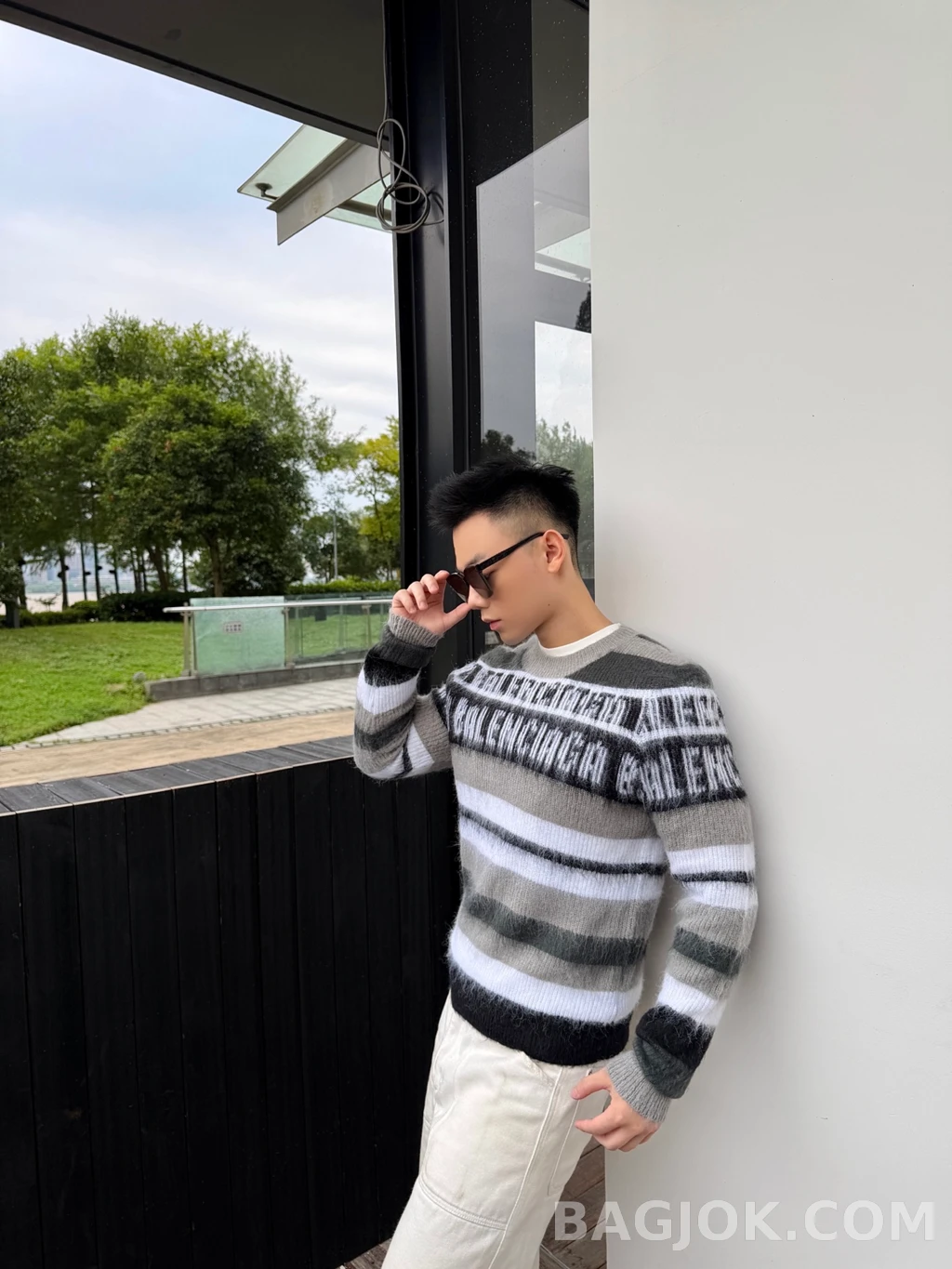 발렌시아가 발렌시아가 로고스트라이프 니트  상세 이미지