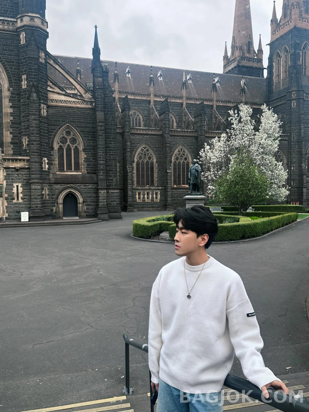 발렌시아가 발렌시아가 슬리브로고 니트 상세 이미지
