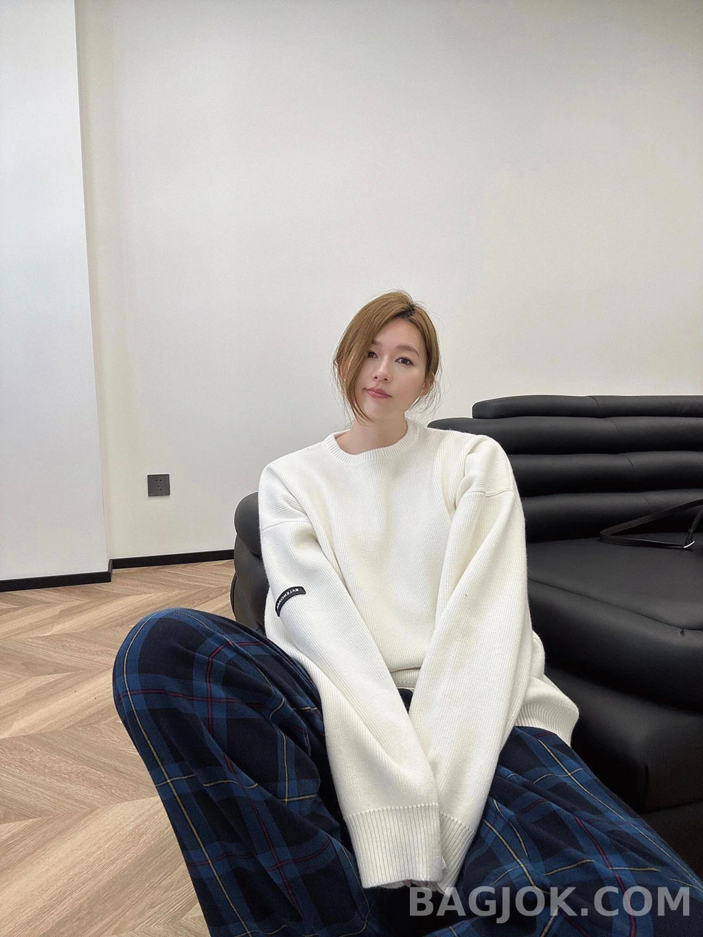 발렌시아가 발렌시아가 슬리브로고 니트 상세 이미지
