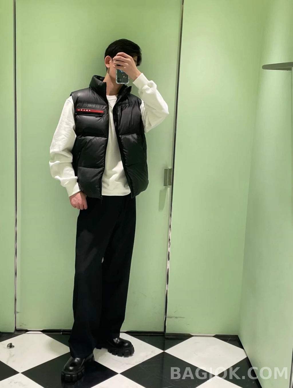 프라다 프라다 레드탭 패딩조끼 상세 이미지
