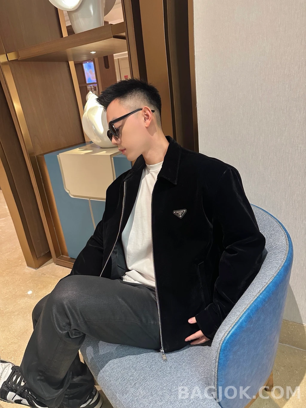 프라다 프라다 삼각로고 벨벳 재킷 상세 이미지