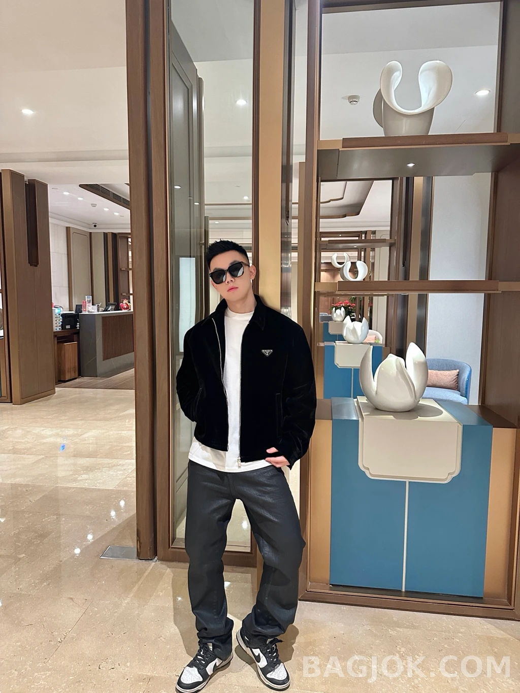 프라다 프라다 삼각로고 벨벳 재킷 상세 이미지