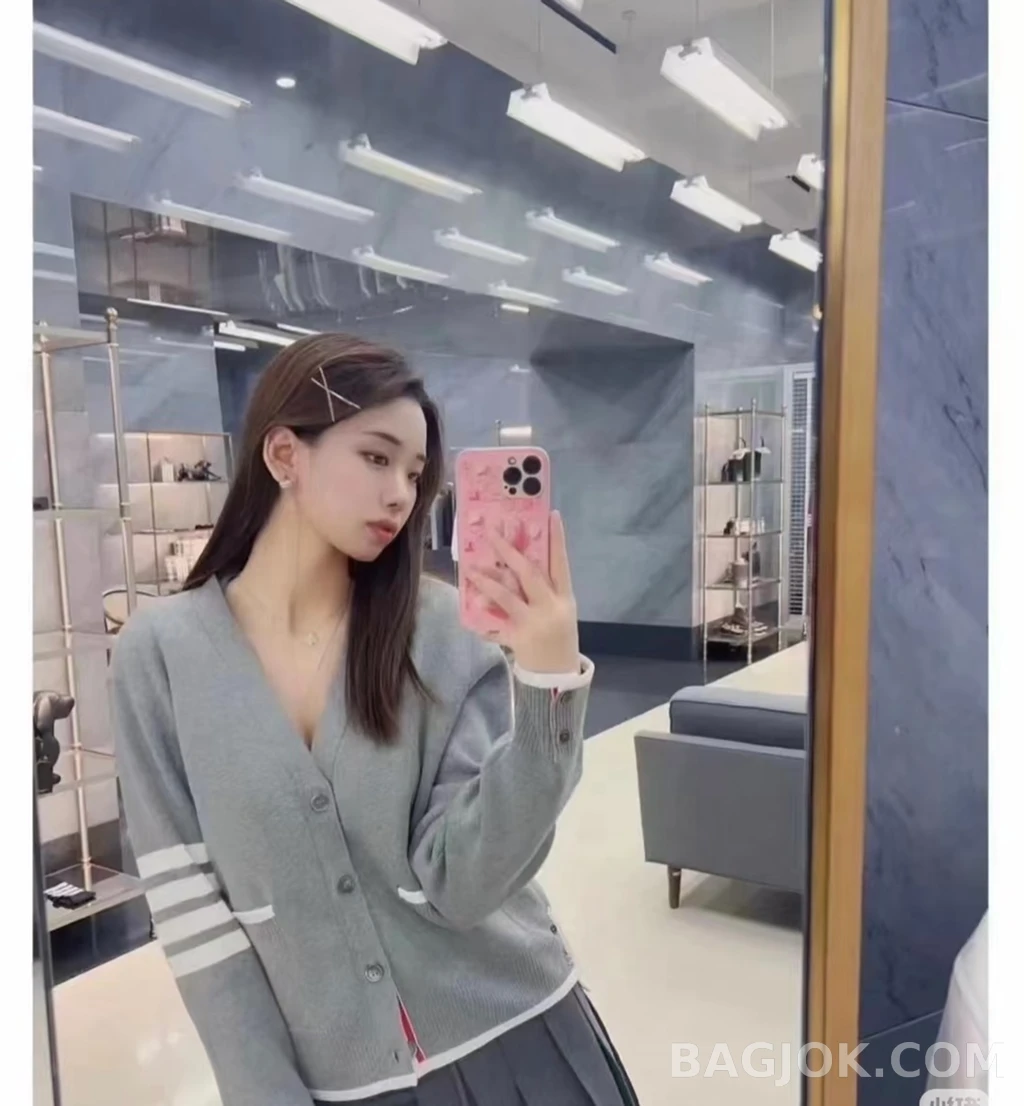 톰브라운 톰브라운 사선립 가디건 상세 이미지