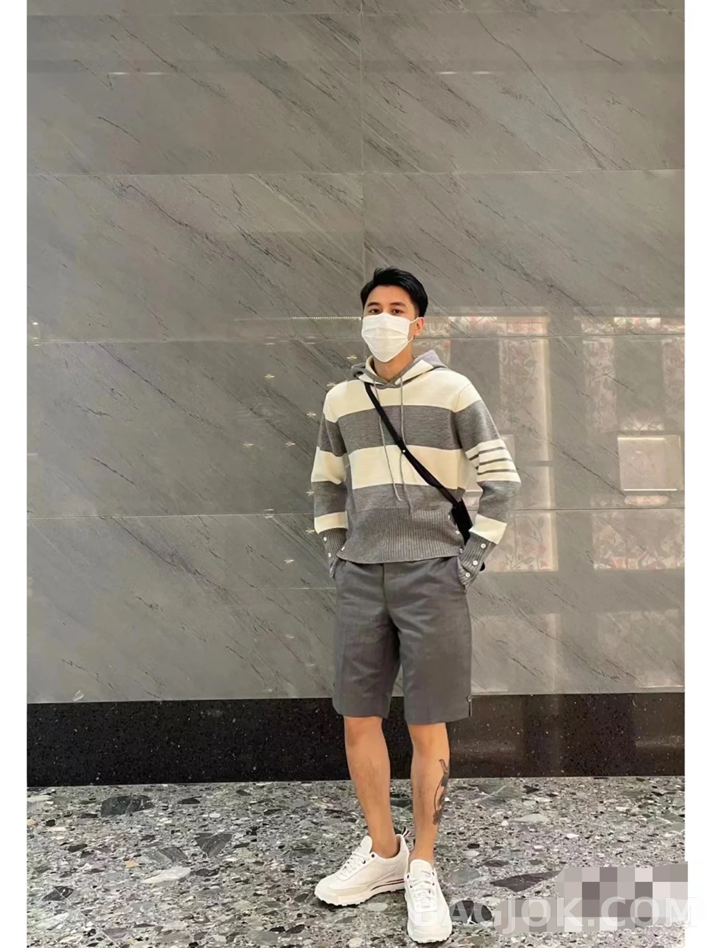 톰브라운 톰브라운 스트라이프 후드니트 상세 이미지