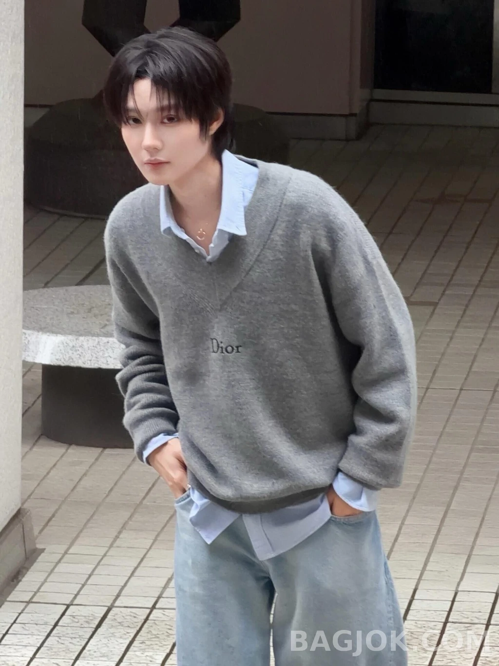 디올 디올 로고 V넥 니트 상세 이미지