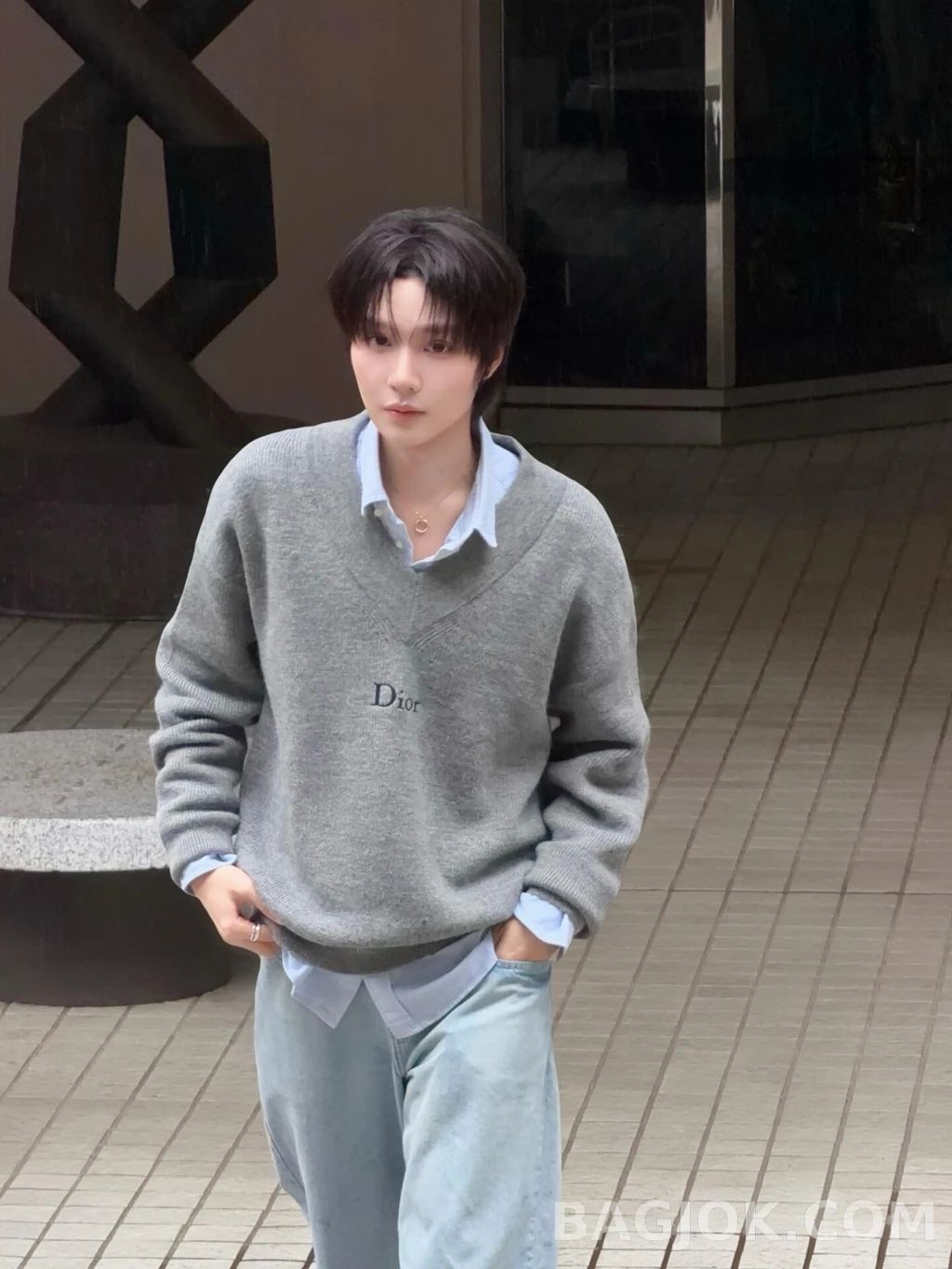 디올 디올 로고 V넥 니트 상세 이미지