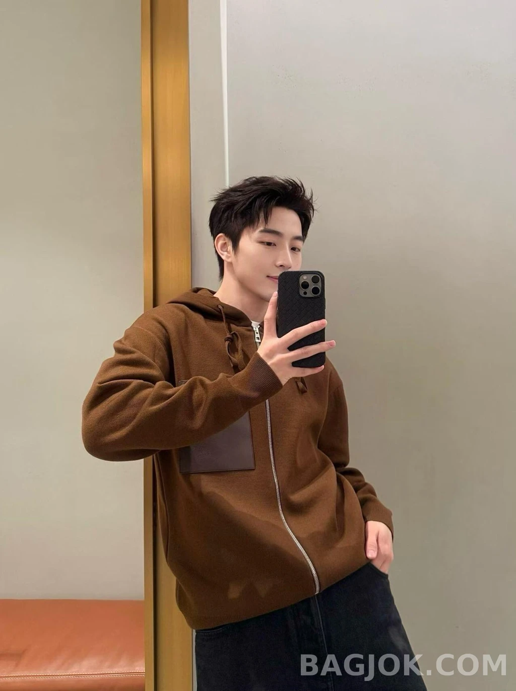 로에베 로에베 레더포켓 집업니트 상세 이미지