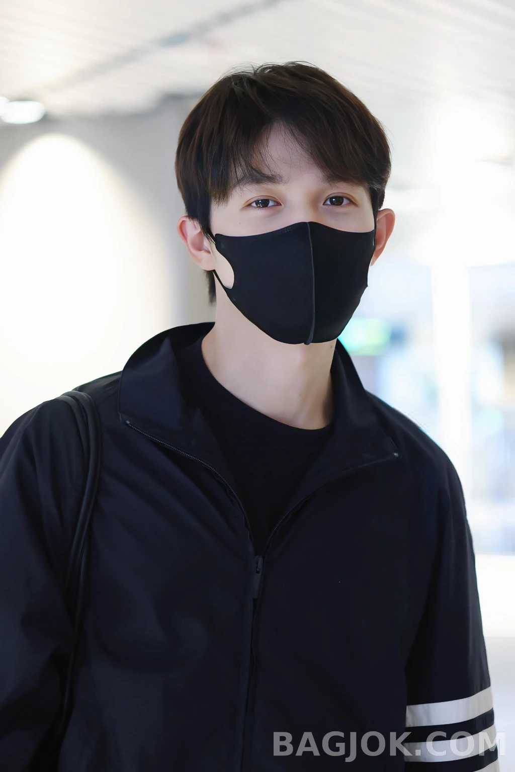 톰브라운 톰브라운 사선 윈드자켓 상세 이미지