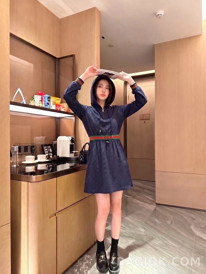 구찌 구찌 웹 스트라이프 후드 원피스 상세 이미지