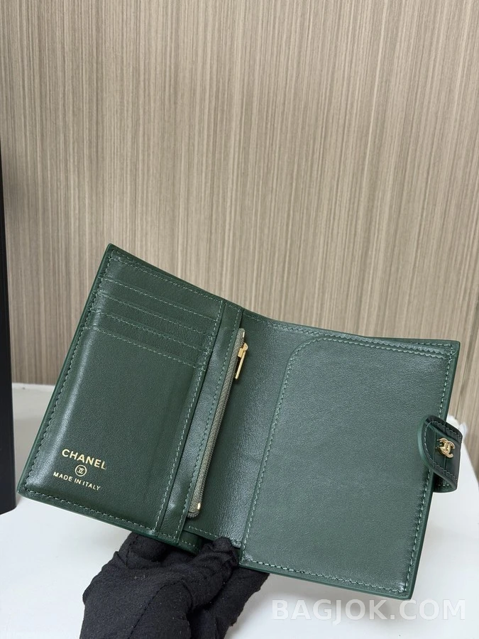 샤넬 샤넬 클래식 악어 엠보싱 스몰 삼단 플랩 지갑 상세 이미지
