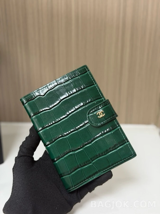 샤넬 샤넬 클래식 악어 엠보싱 스몰 삼단 플랩 지갑 상세 이미지