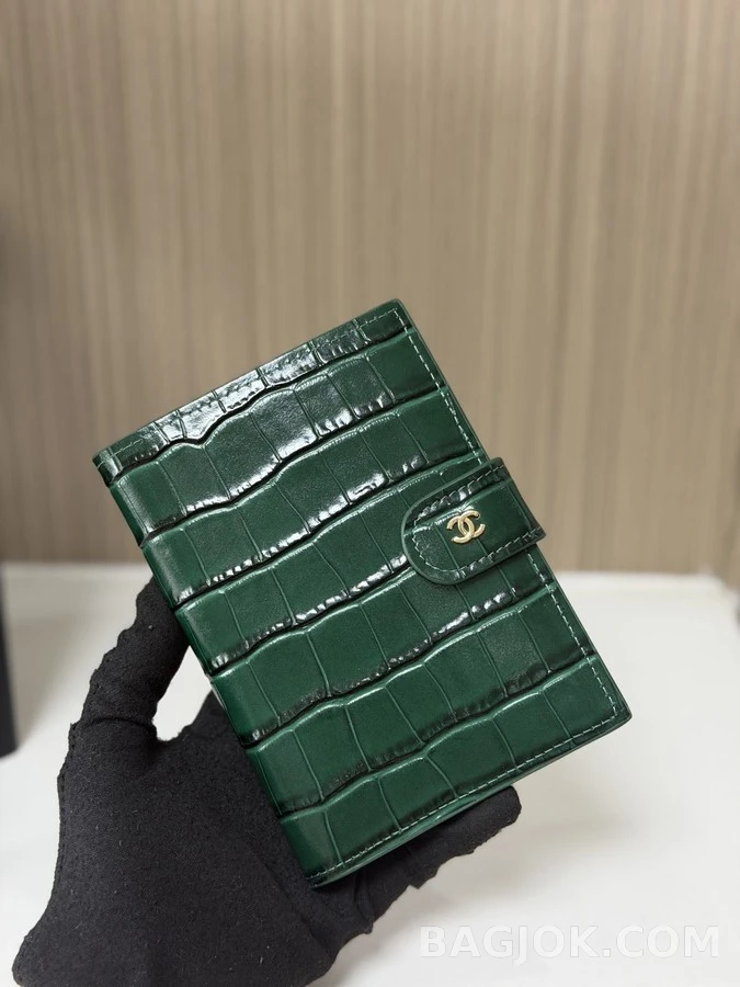 샤넬 샤넬 클래식 악어 엠보싱 스몰 삼단 플랩 지갑 상세 이미지