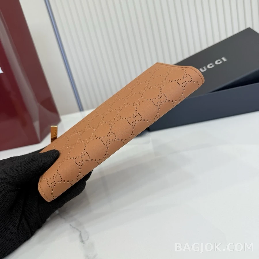 구찌 구찌 펀칭 가죽 콘티넨탈 장지갑 상세 이미지