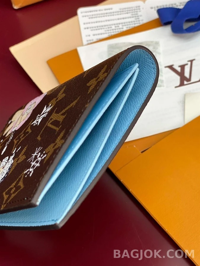 루이비통 루이비통 비비엔 LV Xmas 패스포트 커버 모노그램 상세 이미지