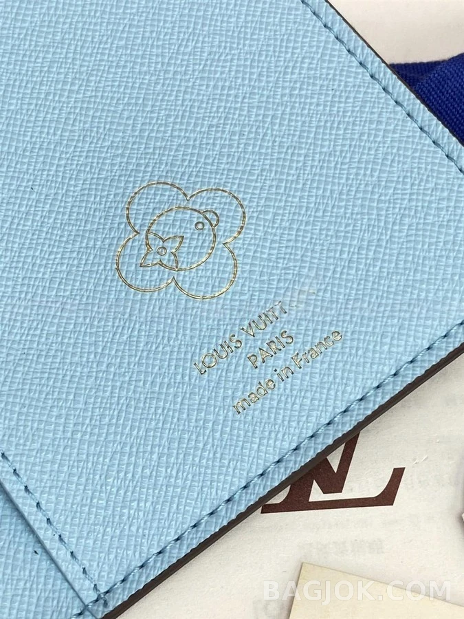 루이비통 루이비통 비비엔 LV Xmas 패스포트 커버 모노그램 상세 이미지