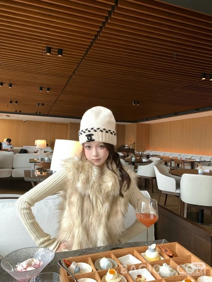 샤넬 샤넬 로고 배색 자수 니트 비니 상세 이미지