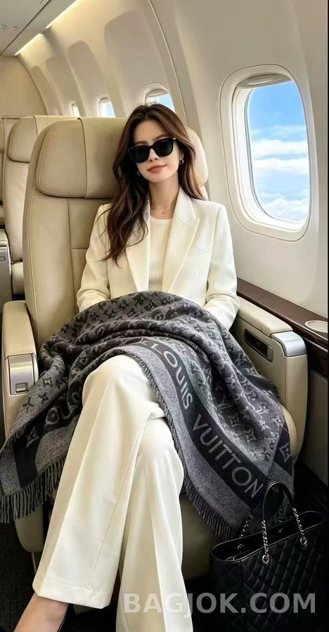 루이비통 루이비통 모노그램 더블 페이스 블랭킷 숄 상세 이미지