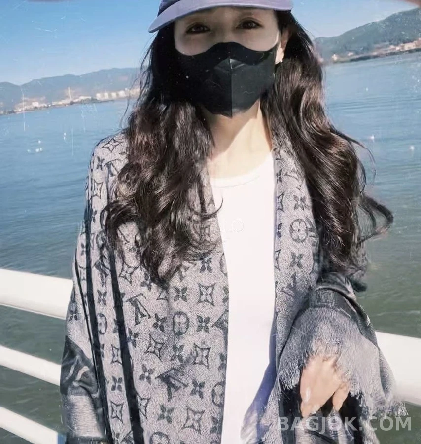 루이비통 루이비통 모노그램 더블 페이스 블랭킷 숄 상세 이미지