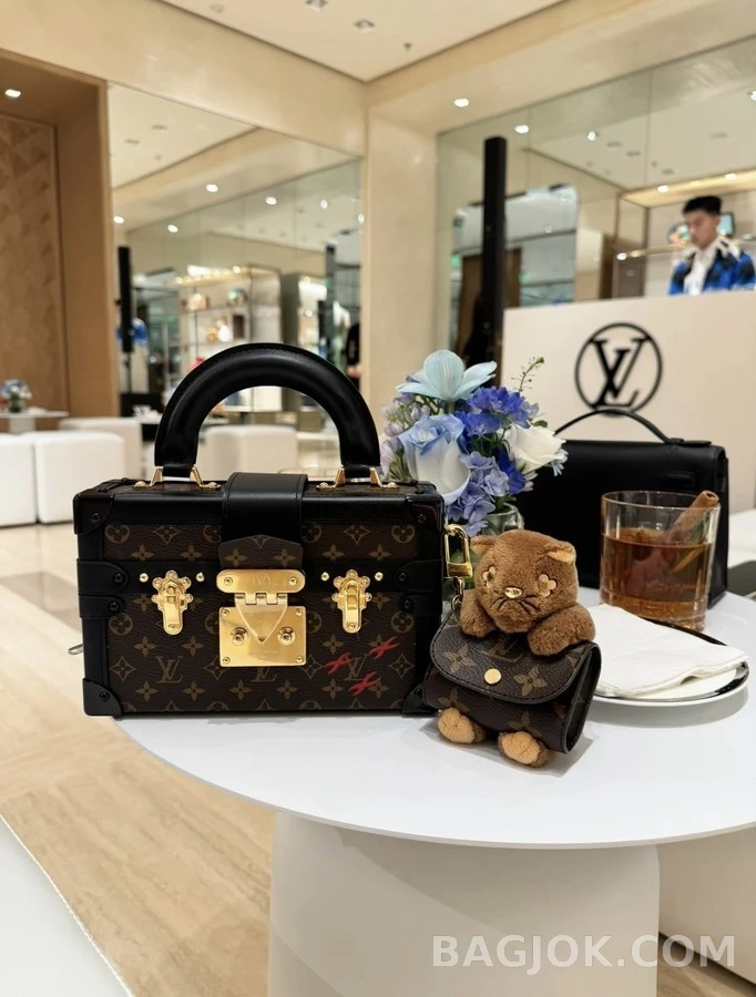 루이비통 루이비통 모노그램 캔버스 베어 키링 상세 이미지