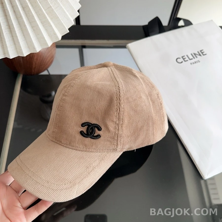 샤넬 샤넬 코듀로이 더블 C 로고 볼캡 상세 이미지