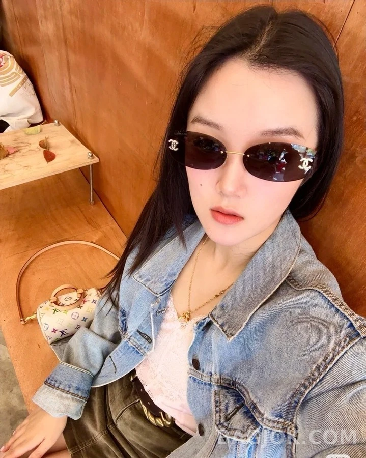 샤넬 샤넬 라인스톤 로고 림리스 선글라스 상세 이미지