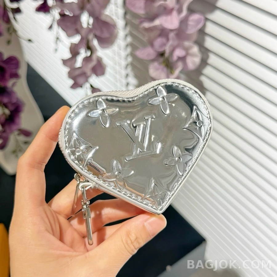 루이비통 루이비통 미러 모노그램 하트 코인 지갑 키링 상세 이미지