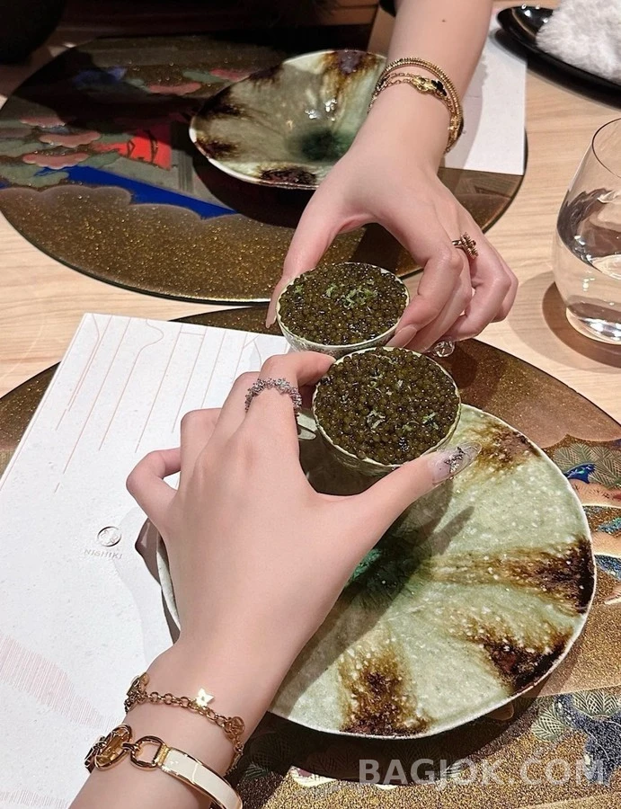 루이비통 루이비통 모노그램 에나멜 팔찌 상세 이미지