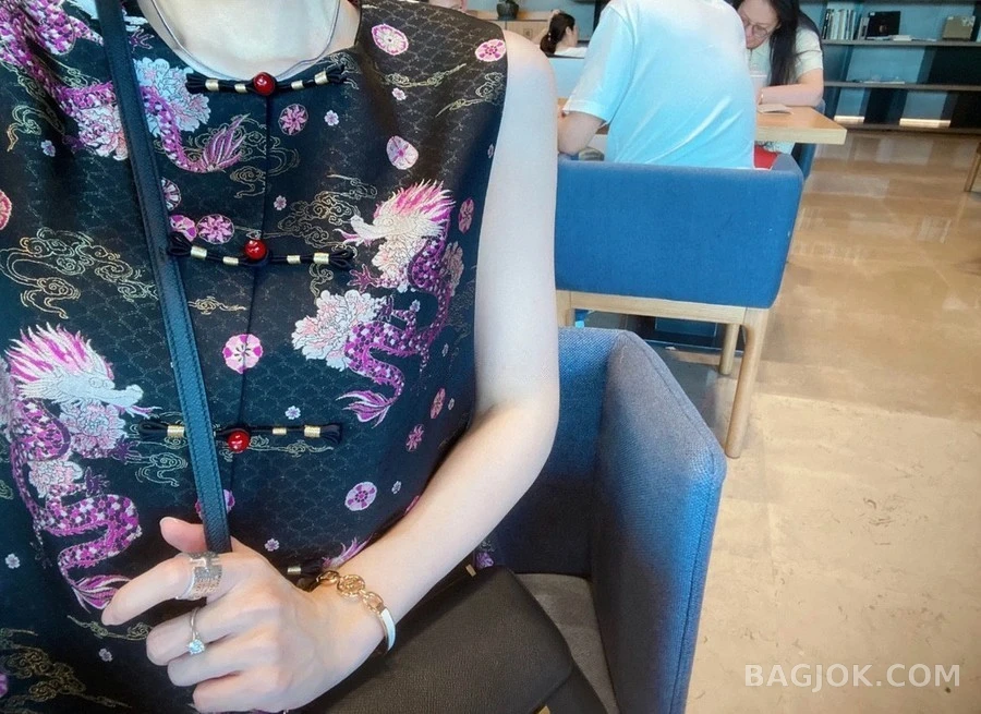 루이비통 루이비통 모노그램 에나멜 팔찌 상세 이미지