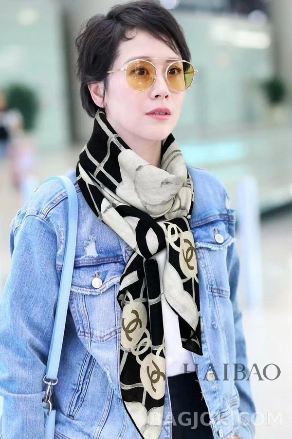 샤넬 샤넬 까멜리아 체인 프린트 스카프 상세 이미지