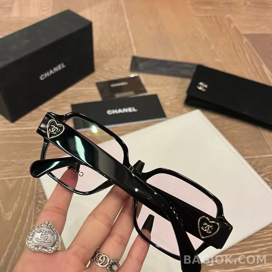 샤넬 샤넬 스퀘어 블랙 하트 금장 안경 상세 이미지