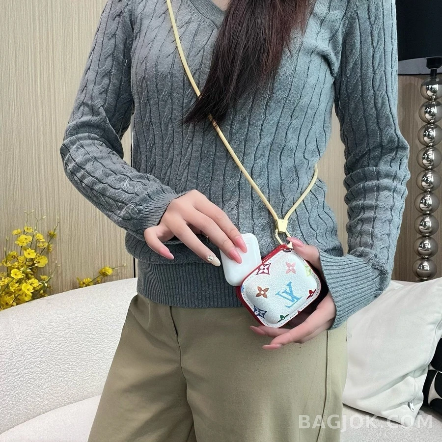 루이비통 루이비통 튠 멀티 컬러 모노그램 이어폰 파우치 상세 이미지