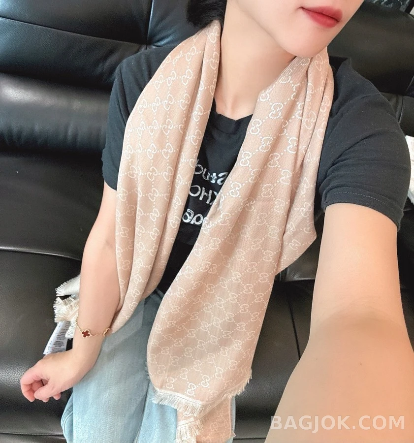 구찌 구찌 인터로킹 G 머플러 상세 이미지