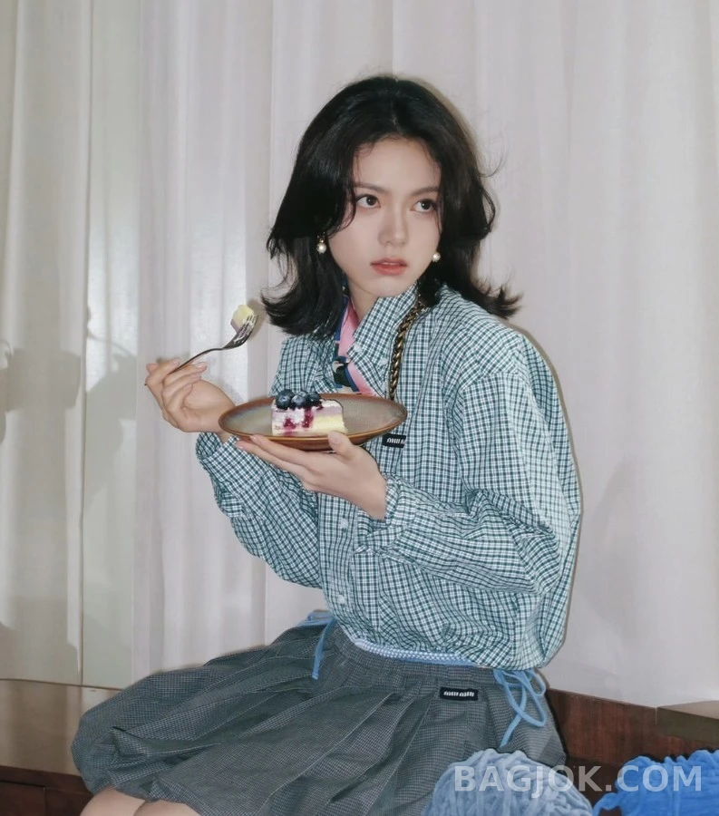 미우미우 미우미우 M 로고 애플 진주 귀걸이 상세 이미지