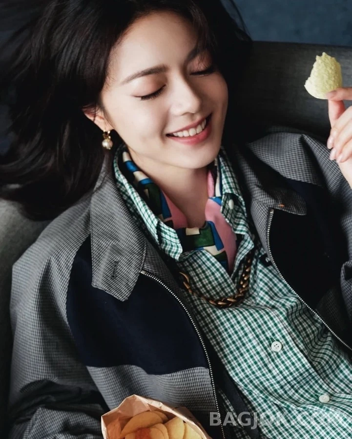 미우미우 미우미우 M 로고 애플 진주 귀걸이 상세 이미지