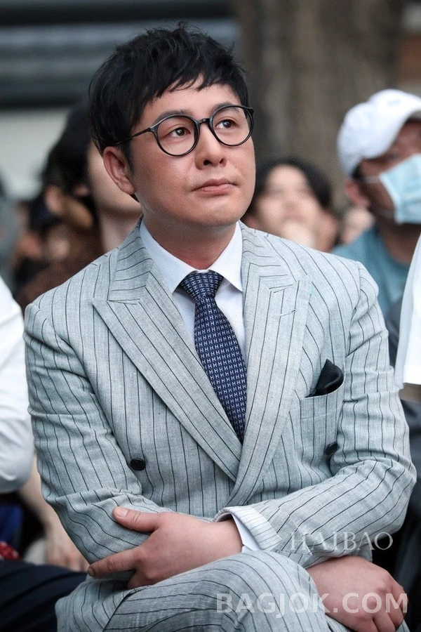구찌 구찌 로고 자카드 실크 넥타이 상세 이미지