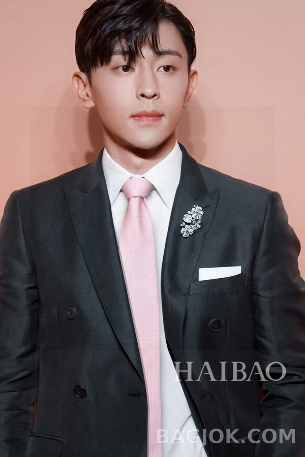 루이비통 루이비통 모노그램 실크 넥타이 상세 이미지
