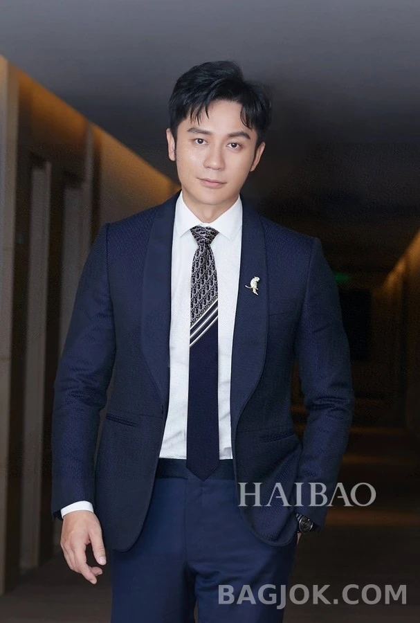 디올 디올 모노그램 스트라이프 넥타이 상세 이미지