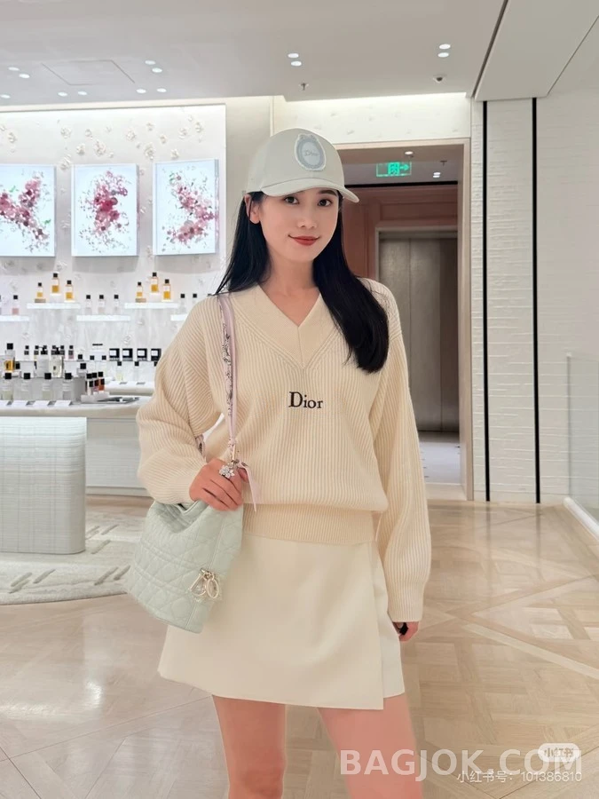 디올 디올 레터링 자수 V넥 니트 상세 이미지