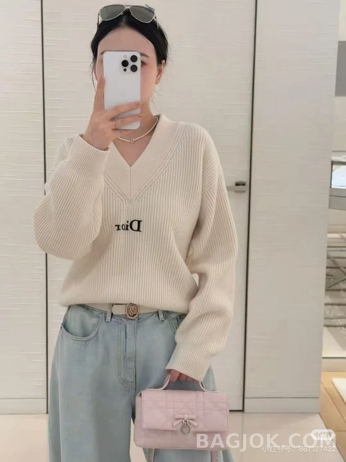 디올 디올 레터링 자수 V넥 니트 상세 이미지