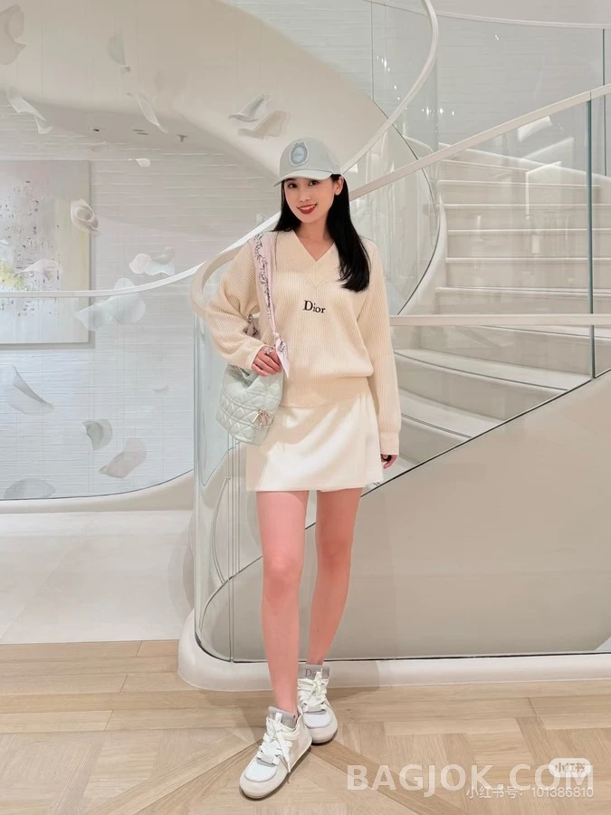 디올 디올 레터링 자수 V넥 니트 상세 이미지